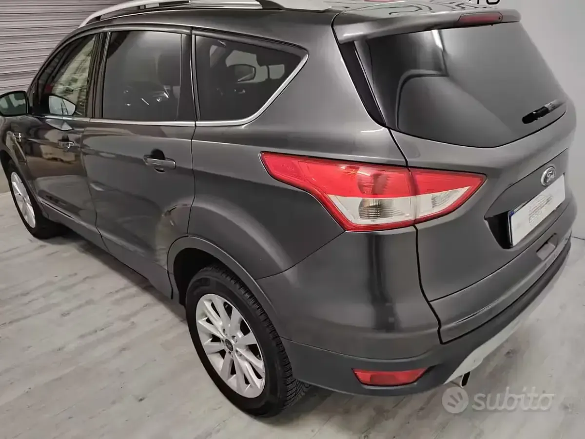 Usata Ford Kuga Titanium 120 CV (88 kW) 2015 Grigio SUV