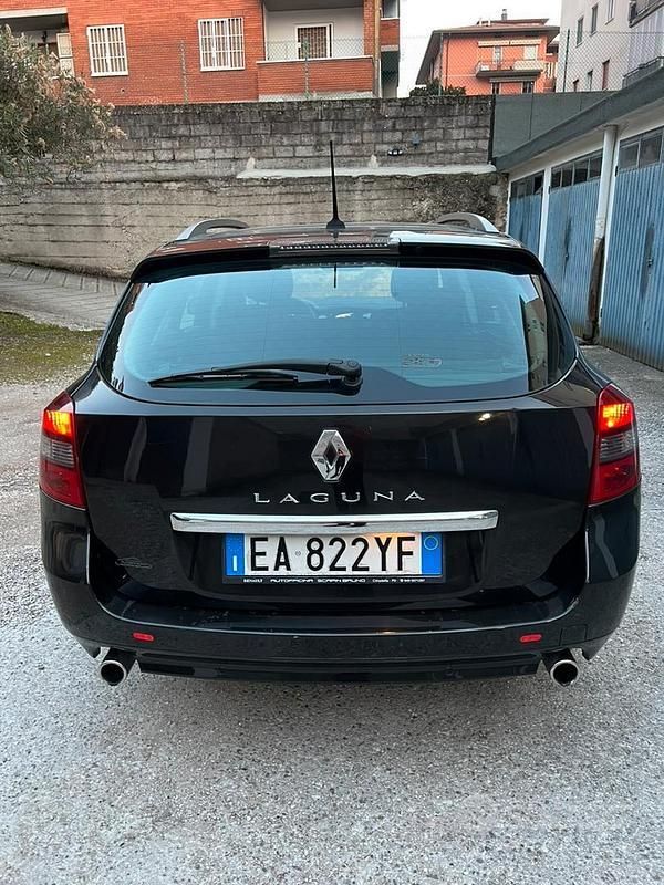 Usata Renault Laguna III 150 CV (110 kW) 2010 Nero Station wagon