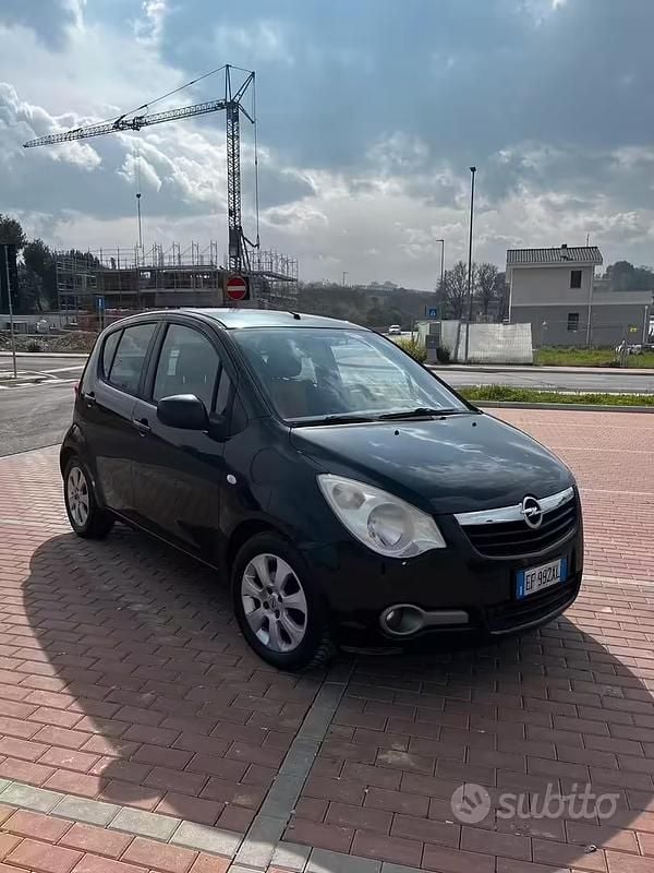 Usata Opel Agila 86 CV (63 kW) 2010 Nero Utilitaria
