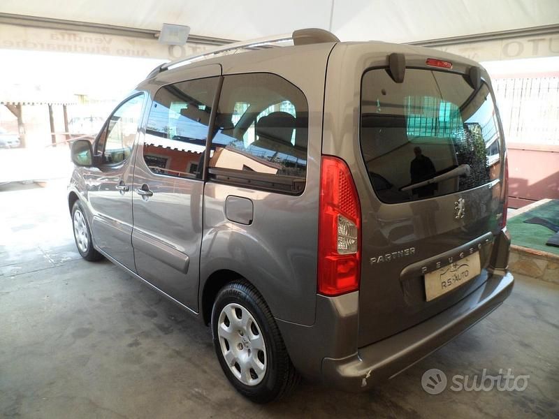 Usata Peugeot Partner Tepee 90 CV (66 kW) 2009 Grigio Monovolume