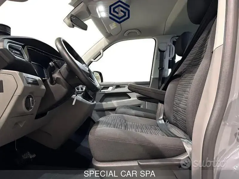 Usata VW Multivan Comfortline 150 CV (110 kW) 2024 Grigio Monovolume