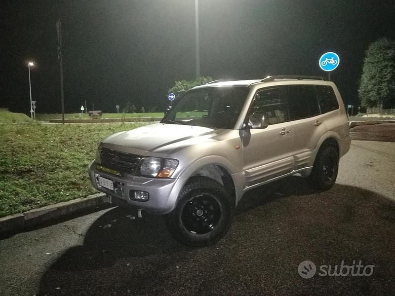 Usata Mitsubishi Pajero 165 CV (121 kW) 2001 Grigio SUV