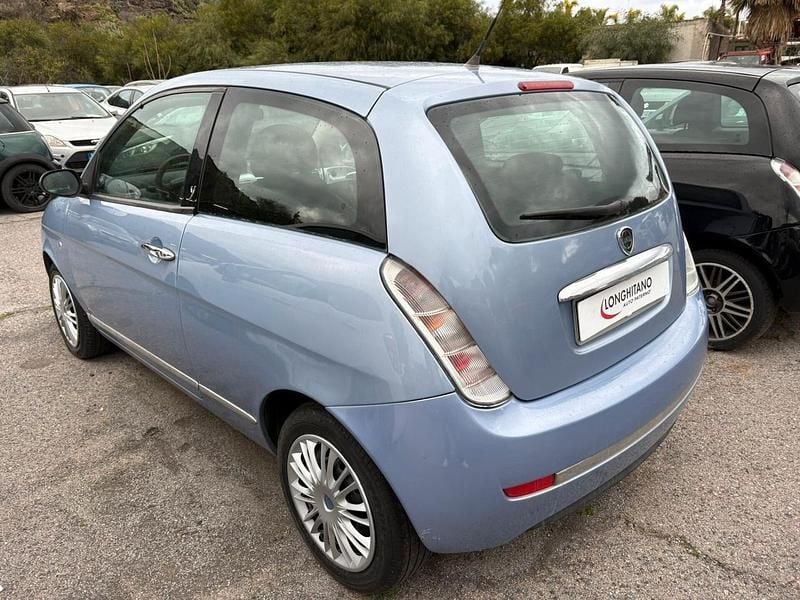 Usata Lancia Ypsilon 90 CV (66 kW) 2008 Blu Utilitaria