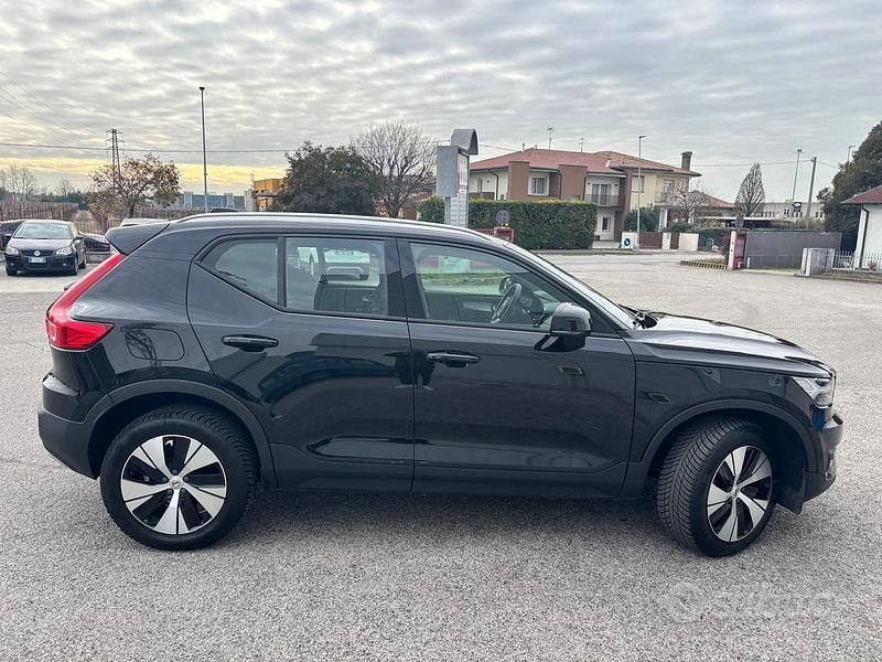 Usata Volvo XC40 Momentum 129 CV (94 kW) 2021 Nero SUV