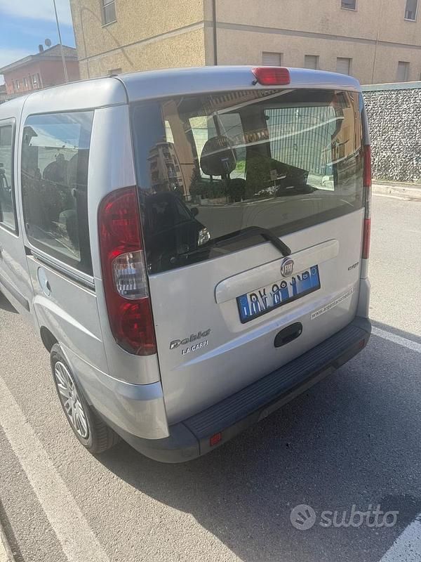 Begagnad Fiat Doblò 90 HK (66 kW) 2009 Grå Minibuss
