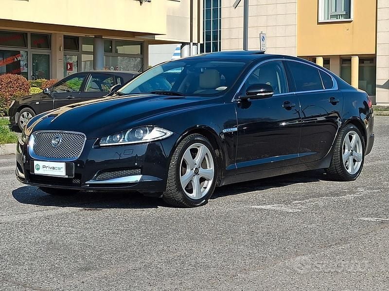 Usata Jaguar XF Luxury 240 CV (176 kW) 2012 Nero Berlina