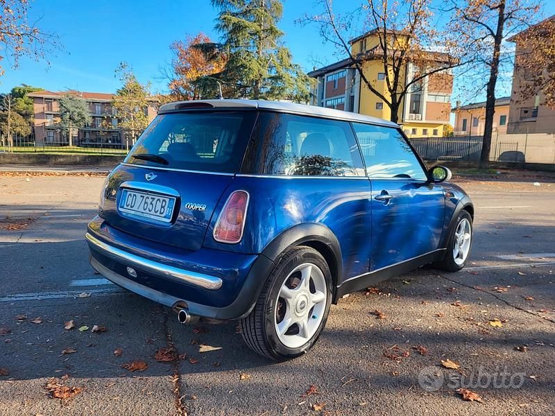 Usata Mini Cooper 116 CV (85 kW) 2002 Blu Utilitaria