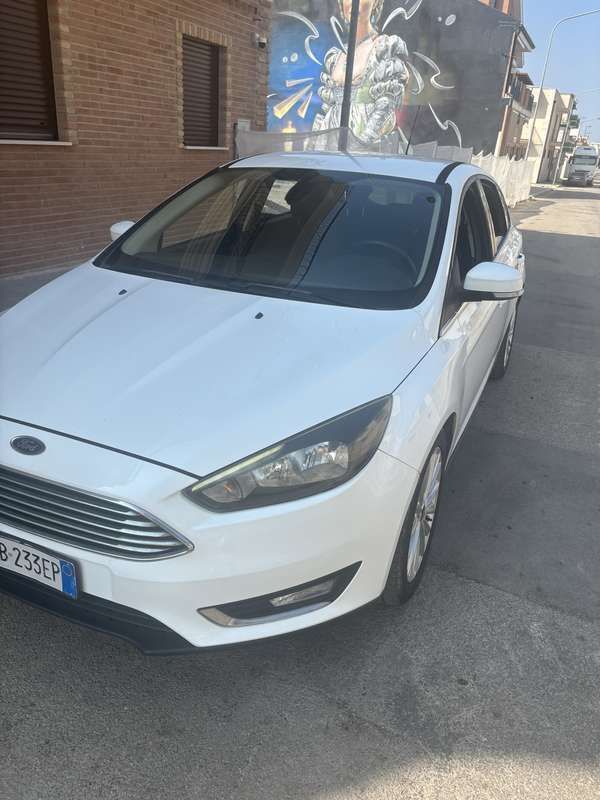 Usata 2015 Ford Focus Titanium S Tre volumi | 5500 € (Ottimo prezzo) - Immagine 1/4