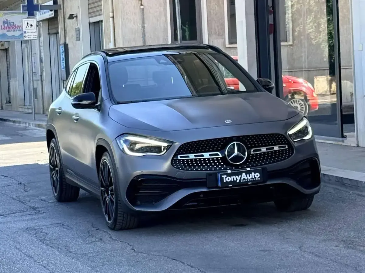 Usata Mercedes GLA250 AMG line 224 CV (164 kW) 2021 Grigio scuro opaco SUV