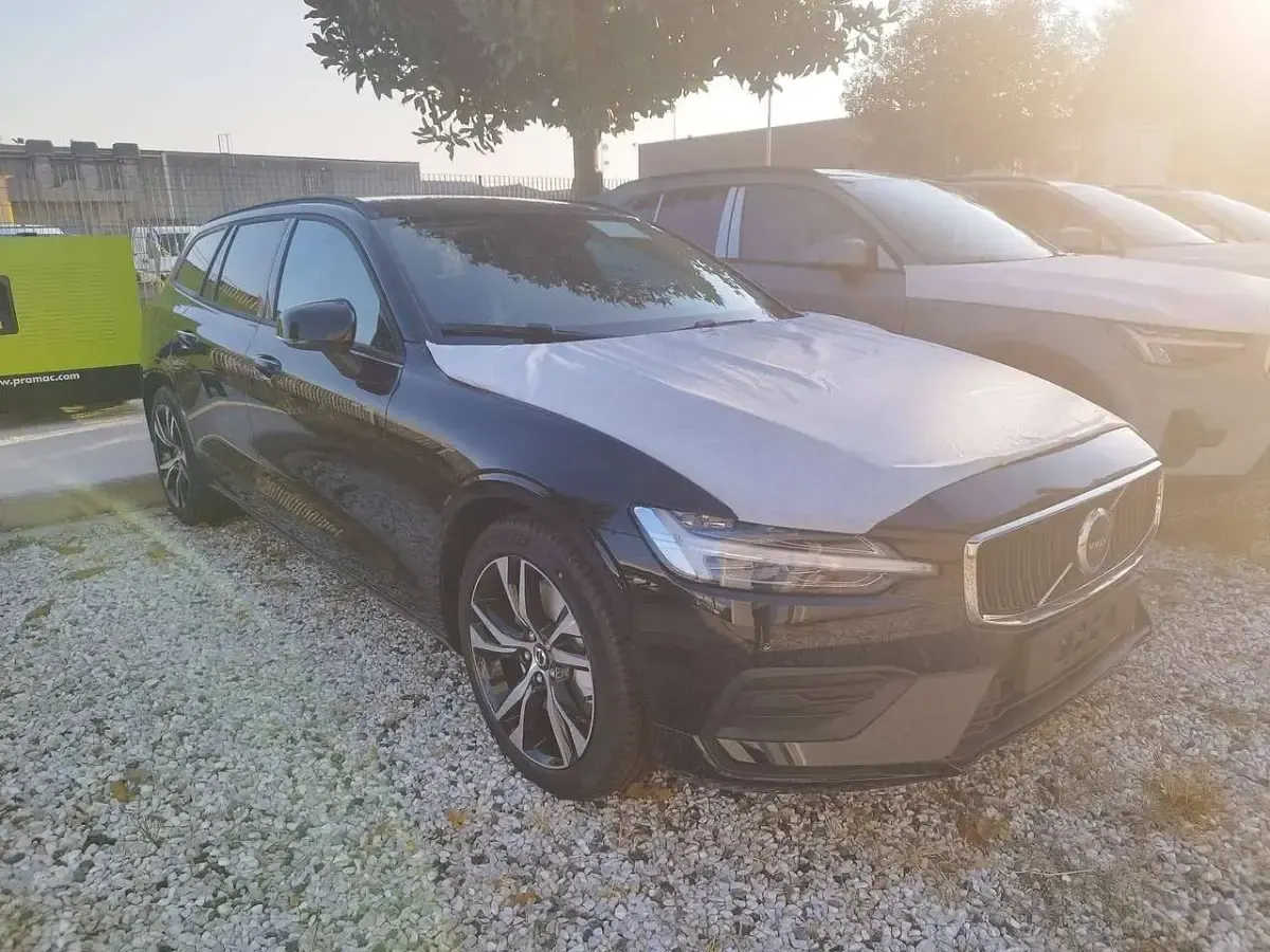 Nuova Volvo V60 Core 197 CV (144 kW) 2026 Nero Station wagon