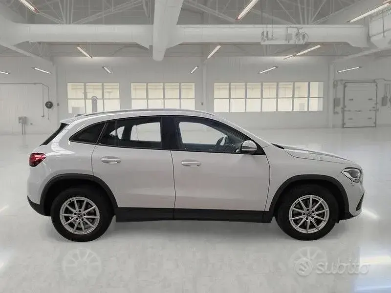 Usata Mercedes GLA180 Business 116 CV (85 kW) 2021 Bianco SUV
