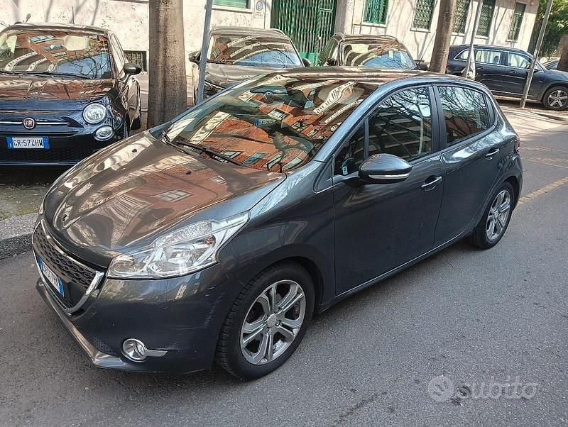 Usata Peugeot 208 Access 68 CV (50 kW) 2012 Grigio Utilitaria