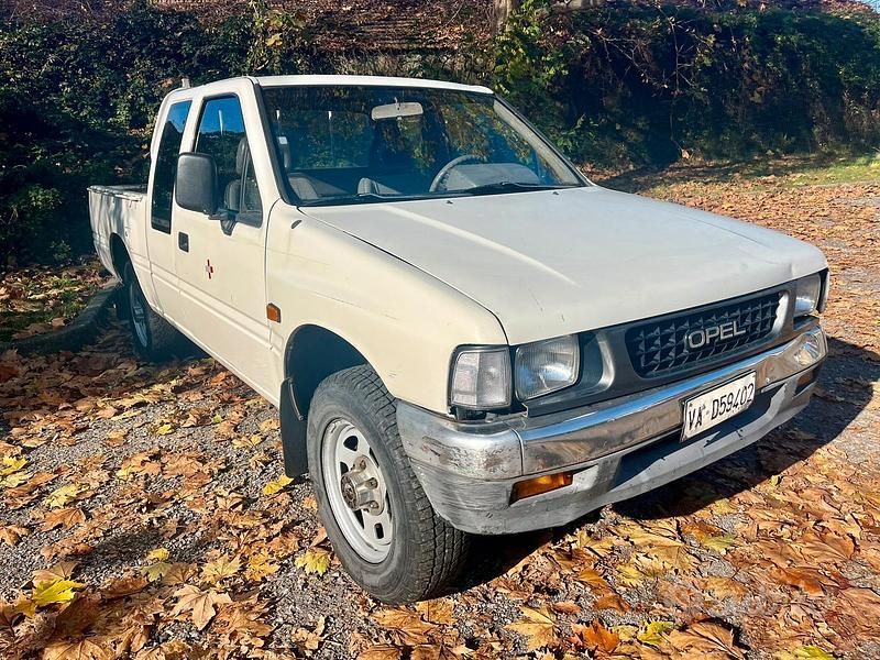 Bianco Usata 1993 Opel Campo Pick-up | 3000 € - Immagine 1/4