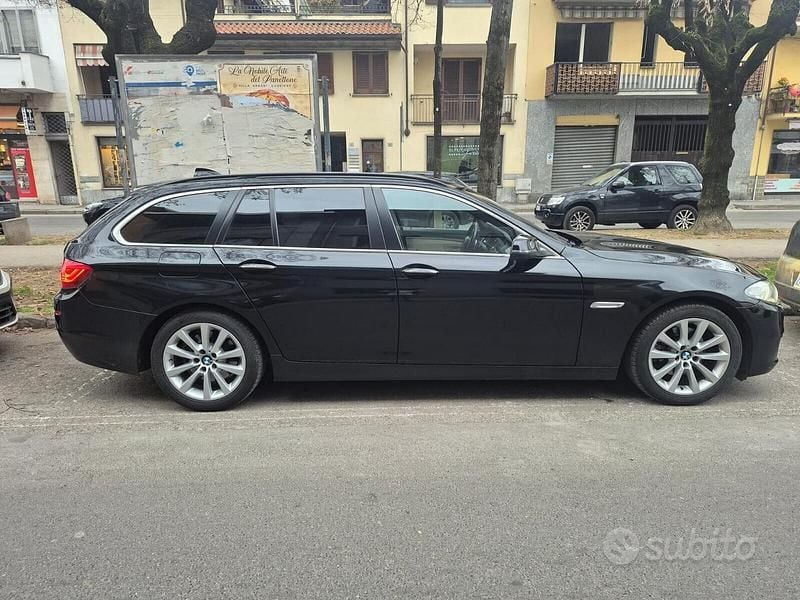 Usata BMW 520 Luxury Line 190 CV (139 kW) 2017 Nero Station wagon