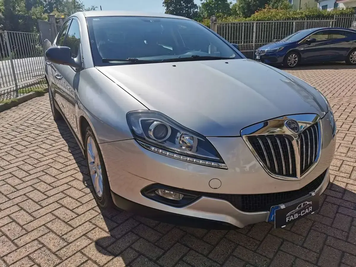 Usata Lancia Delta 150 CV (110 kW) 2008 Argento Utilitaria