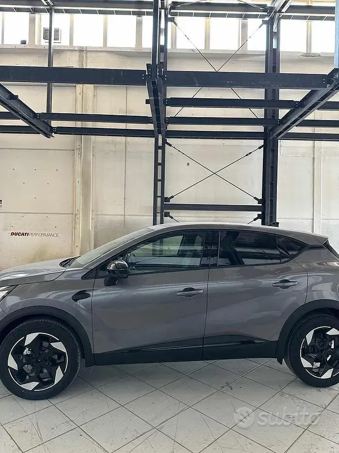 Nuova Renault Captur Techno 101 CV (74 kW) 2025 Nero SUV