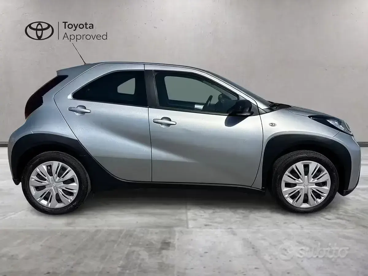 Usata Toyota Aygo X Active 72 CV (52 kW) 2022 Grigio SUV