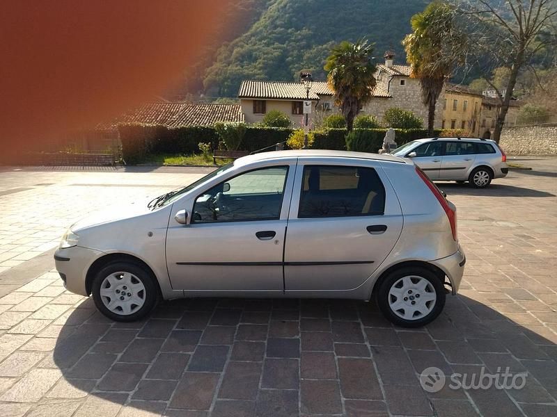 Usata Fiat Punto 60 CV (44 kW) 2006 Grigio Utilitaria