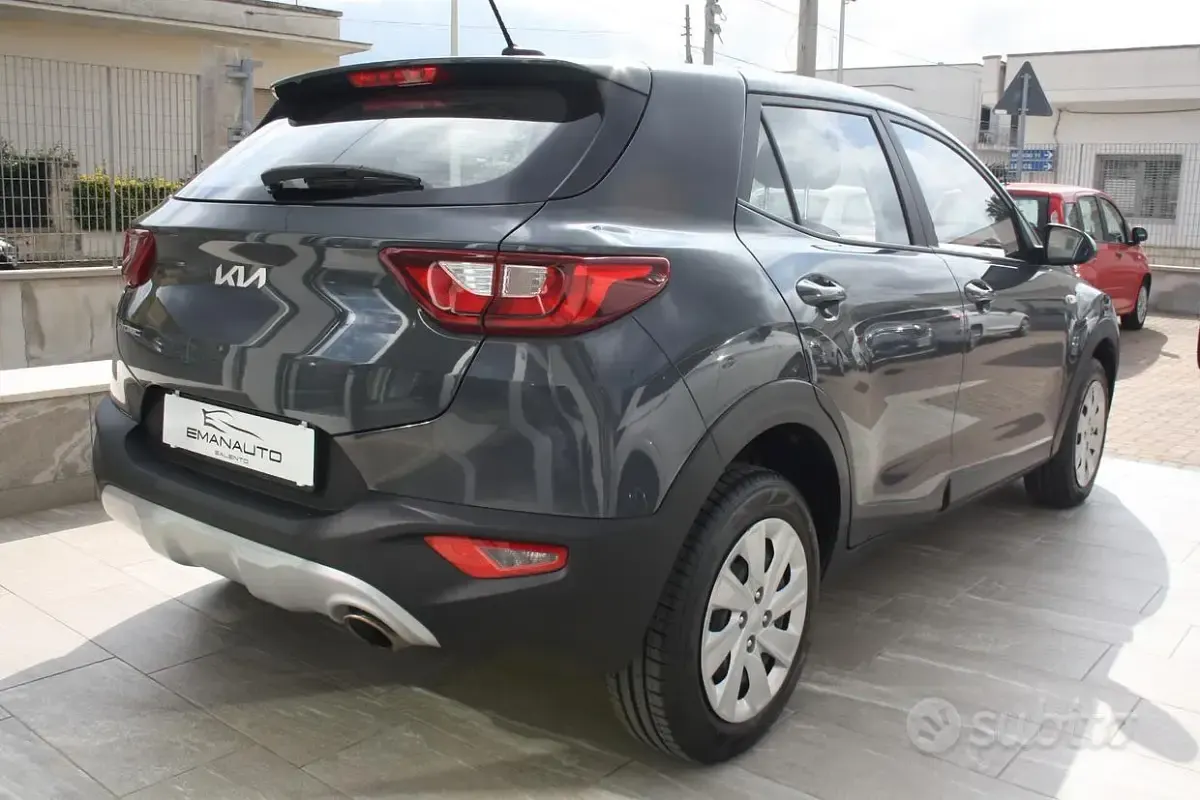 Second-hand Kia Stonic Urban 84 CP (61 kW) 2022 Gri SUV