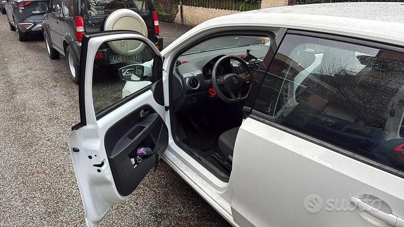 Begagnad VW up! 65 HK (47 kW) 2020 Vit Halvkombi