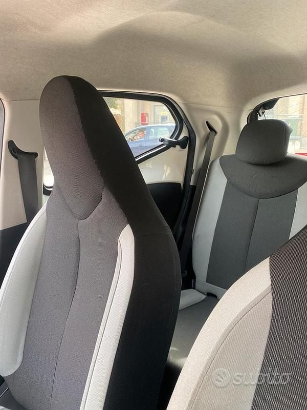 Usata Toyota Aygo 69 CV (50 kW) 2017 Bianco Utilitaria