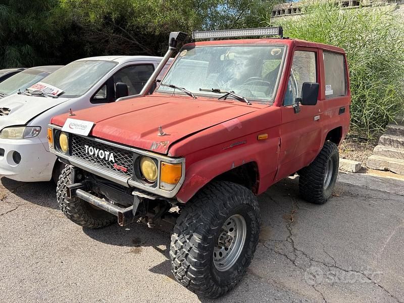 Usata Toyota Land Cruiser 85 CV (62 kW) 1987 Rosso Station wagon