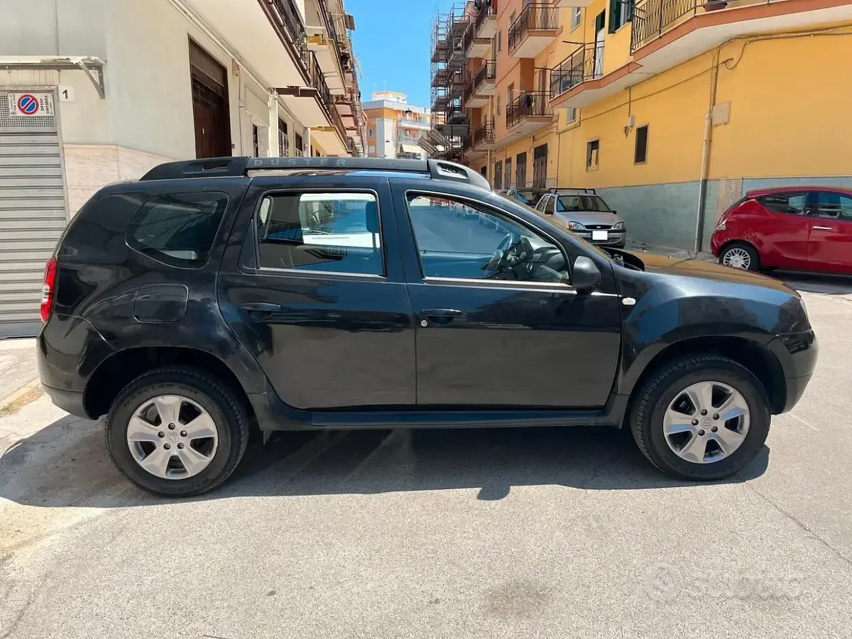Usata Dacia Duster Lauréate 101 CV (74 kW) 2015 Nero SUV