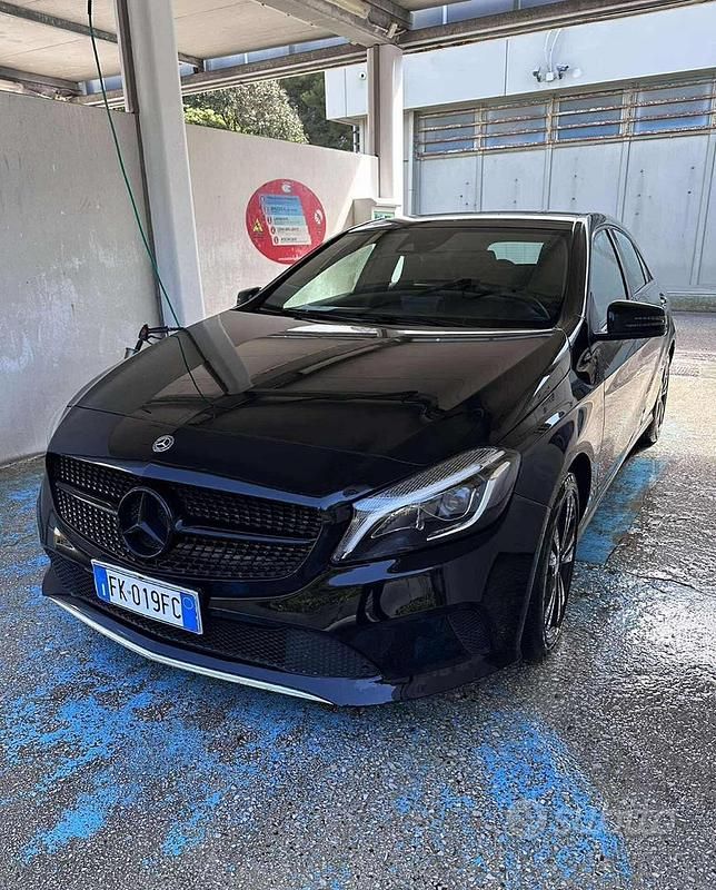 Usata Mercedes A180 122 CV (89 kW) 2017 Berlina