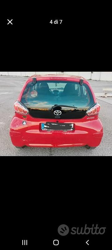 Usata Toyota Aygo 68 CV (50 kW) 2010 Rosso Utilitaria