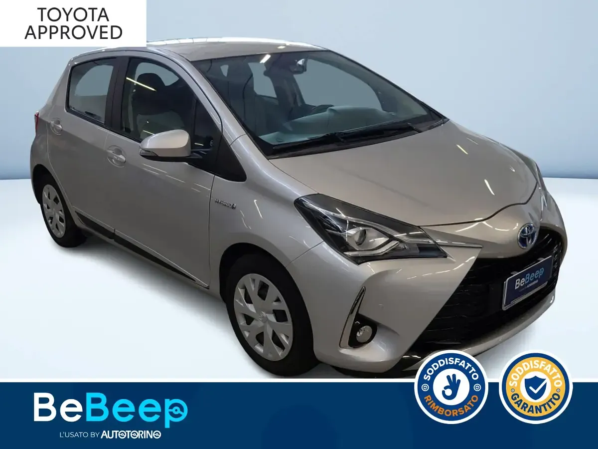 Usata Toyota Yaris Active 100 CV (73 kW) 2018 Argento metallizzato Utilitaria