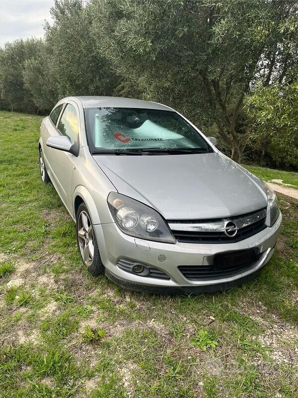 Grigio Usata 2006 Opel Astra GTC Coupé | 300 € (Super prezzo) - Immagine 1/4