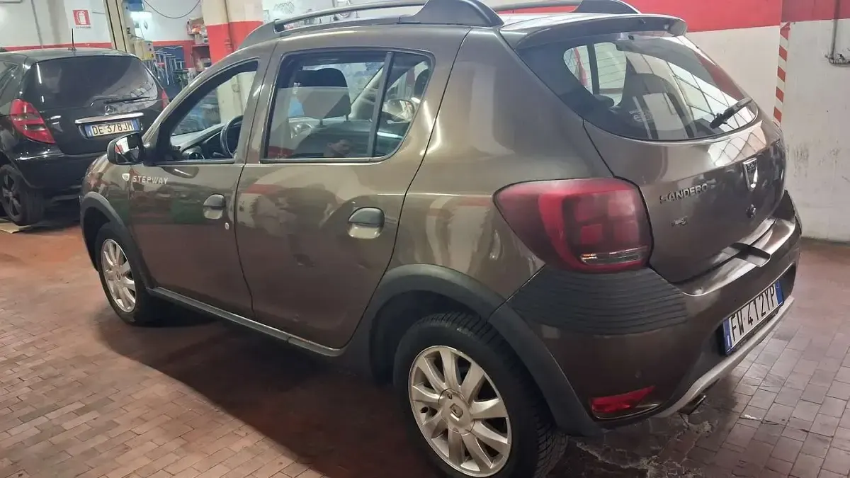 Usata Dacia Sandero Ambiance 90 CV (66 kW) 2017 Utilitaria