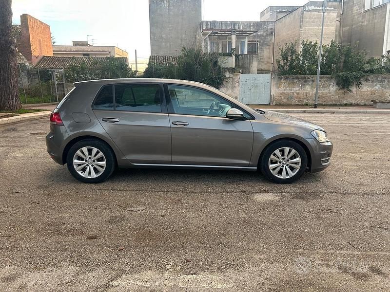 Usata VW Golf VII Highline 105 CV (77 kW) 2013 Grigio Berlina