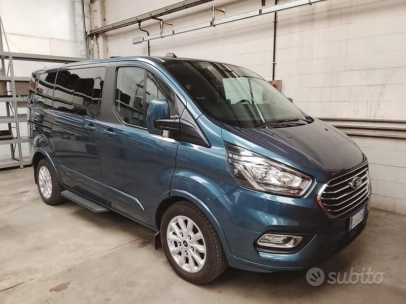 Usata Ford Tourneo Titanium 136 CV (100 kW) 2022 Blu Monovolume