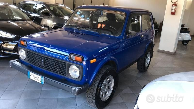 Usata Lada niva 74 CV (54 kW) 2001 Blu SUV