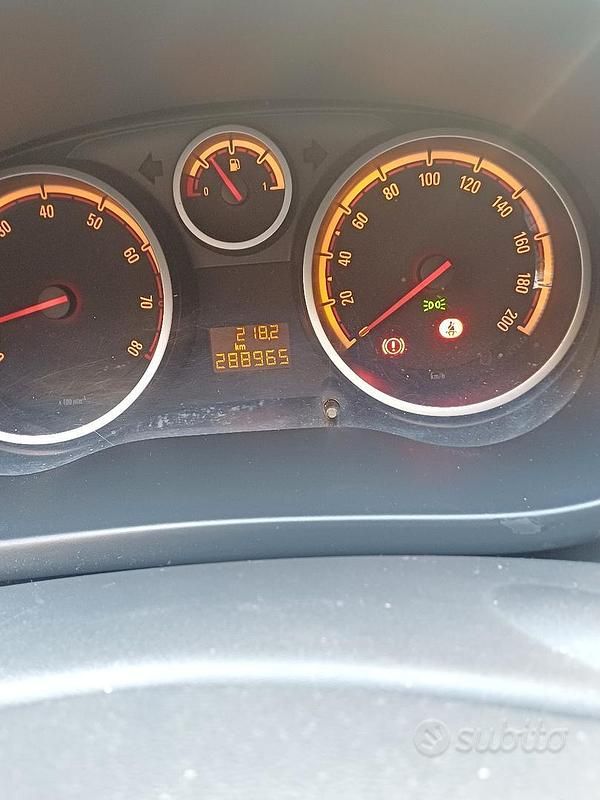 Usata Opel Corsa 90 CV (66 kW) 2009 Grigio Berlina