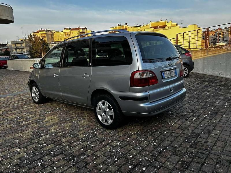 Usata Ford Galaxy 131 CV (96 kW) 2004 Argento Monovolume