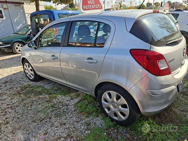 Usata Opel Corsa 2014 Grigio Berlina
