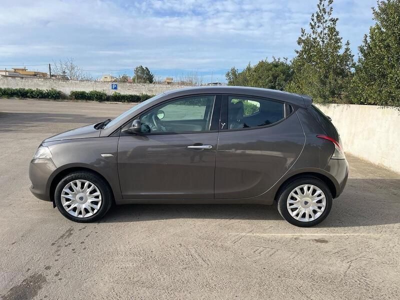 Grigio Usata 2011 Lancia Ypsilon Silver Due volumi | 5799 € (Cara) - Immagine 1/4