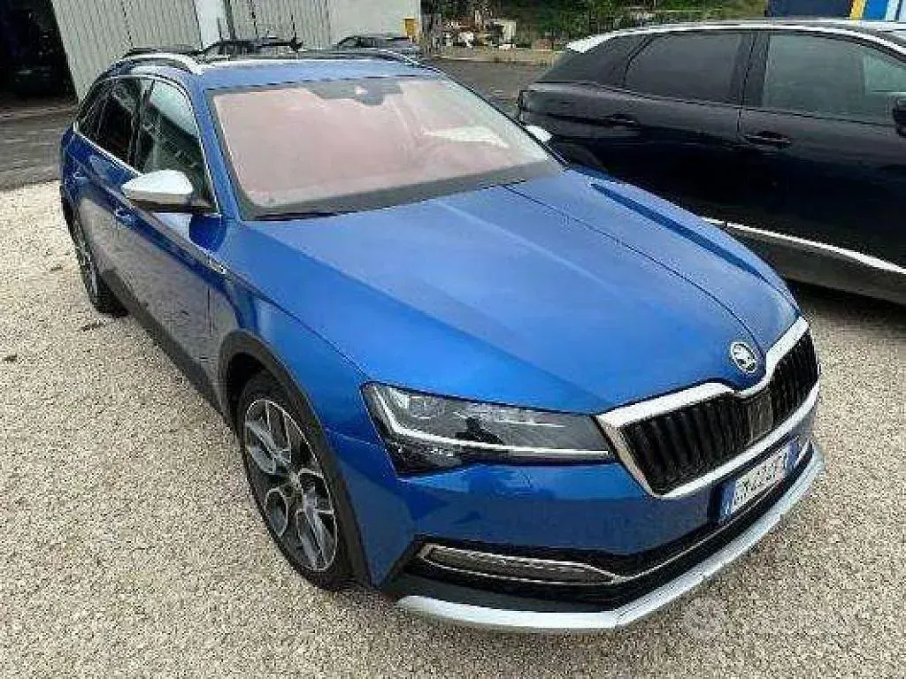 Usata Skoda Superb Scout 4x4 200 CV (147 kW) 2022 Blu/azzurro Station wagon