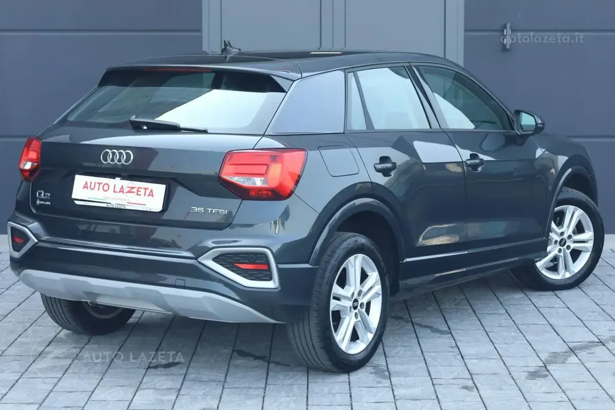 Usata Audi Q2 Premium 150 CV (110 kW) 2023 Grigio metallizzato SUV