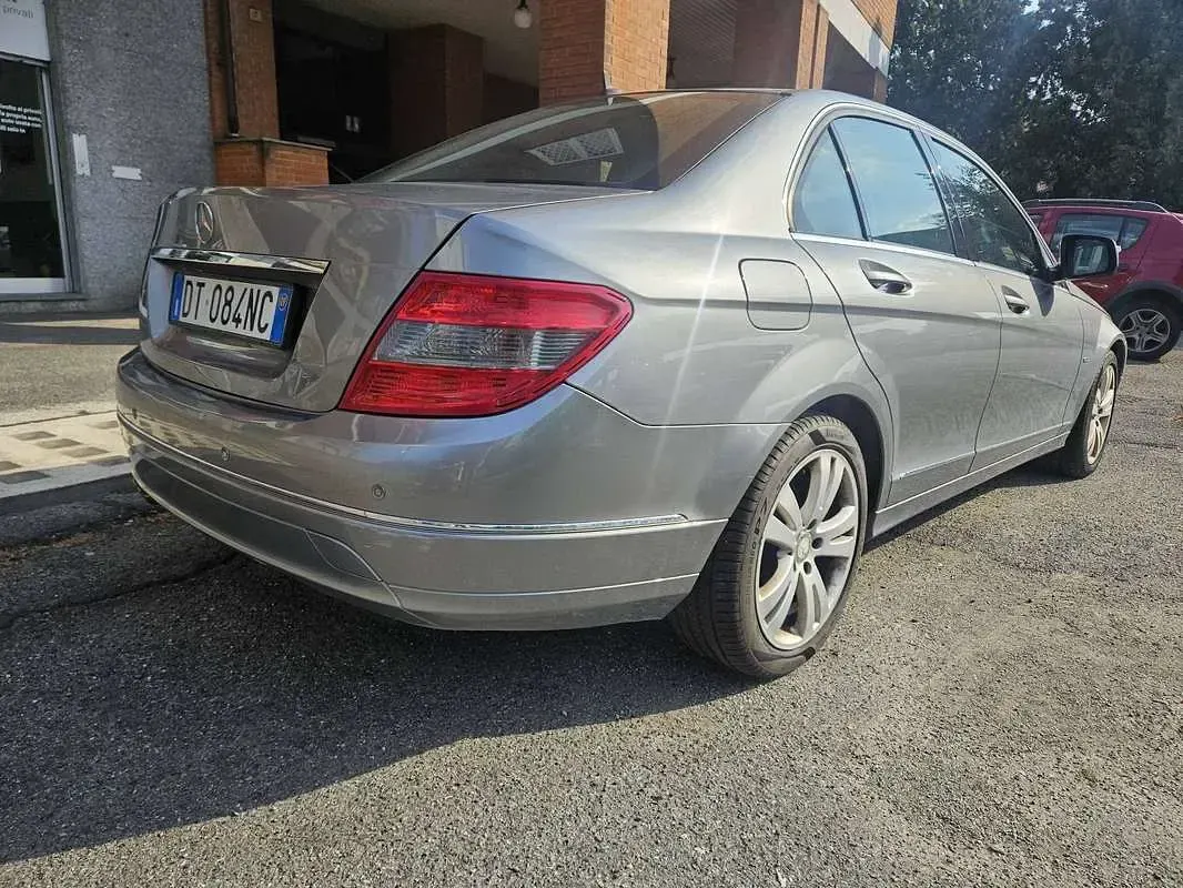 Usata Mercedes C220 Avantgarde 170 CV (125 kW) 2009 Grigio Berlina