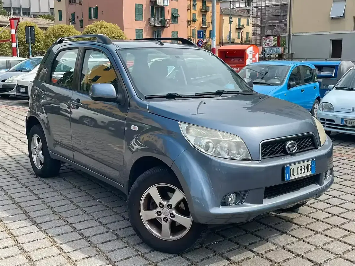 Usata Daihatsu Terios 105 CV (77 kW) 2007 Grigio SUV