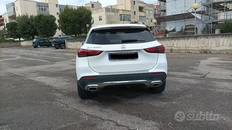 Usata Mercedes GLA200 150 CV (110 kW) 2022 Bianco SUV