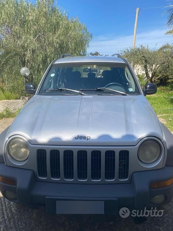 Usata Jeep Cherokee 143 CV (105 kW) 2002 Grigio SUV