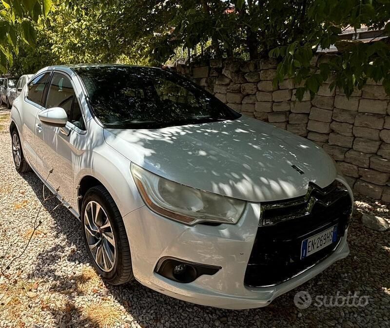 Usata Citroën DS4 Chic 111 CV (81 kW) 2012 Bianco Utilitaria