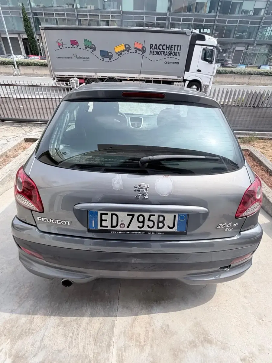 Usata Peugeot 206 57 CV (41 kW) 2010 Grigio Berlina