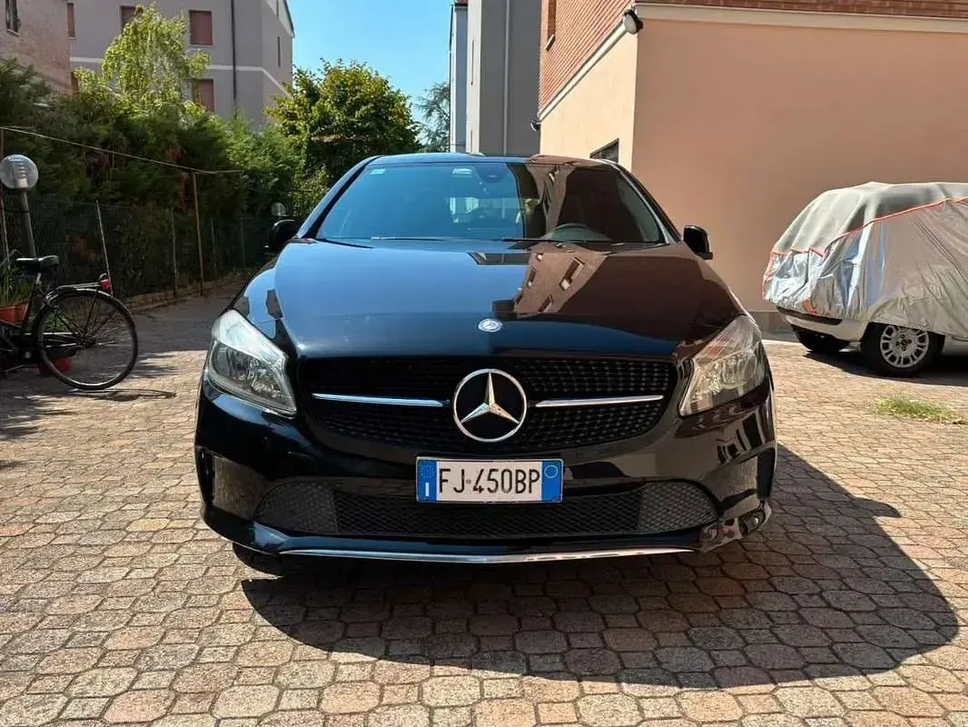 Usata Mercedes A160 Business 90 CV (66 kW) 2017 Nero Utilitaria