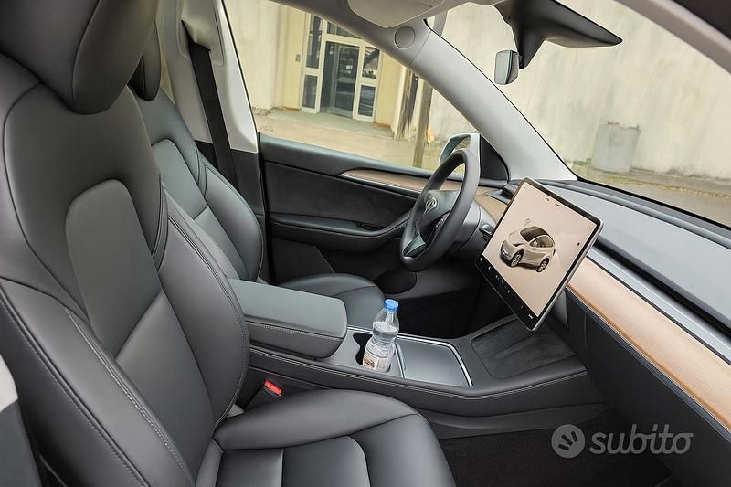 Usata Tesla Model Y 219 kW (299 CV) 2023 Bianco SUV