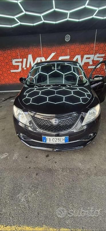 Usata Lancia Ypsilon 95 CV (69 kW) 2015 Nero Utilitaria